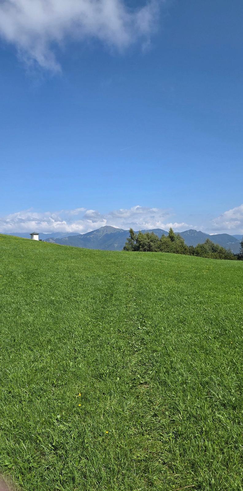 Pâturage et ferme dans les contreforts du Pays de Gex